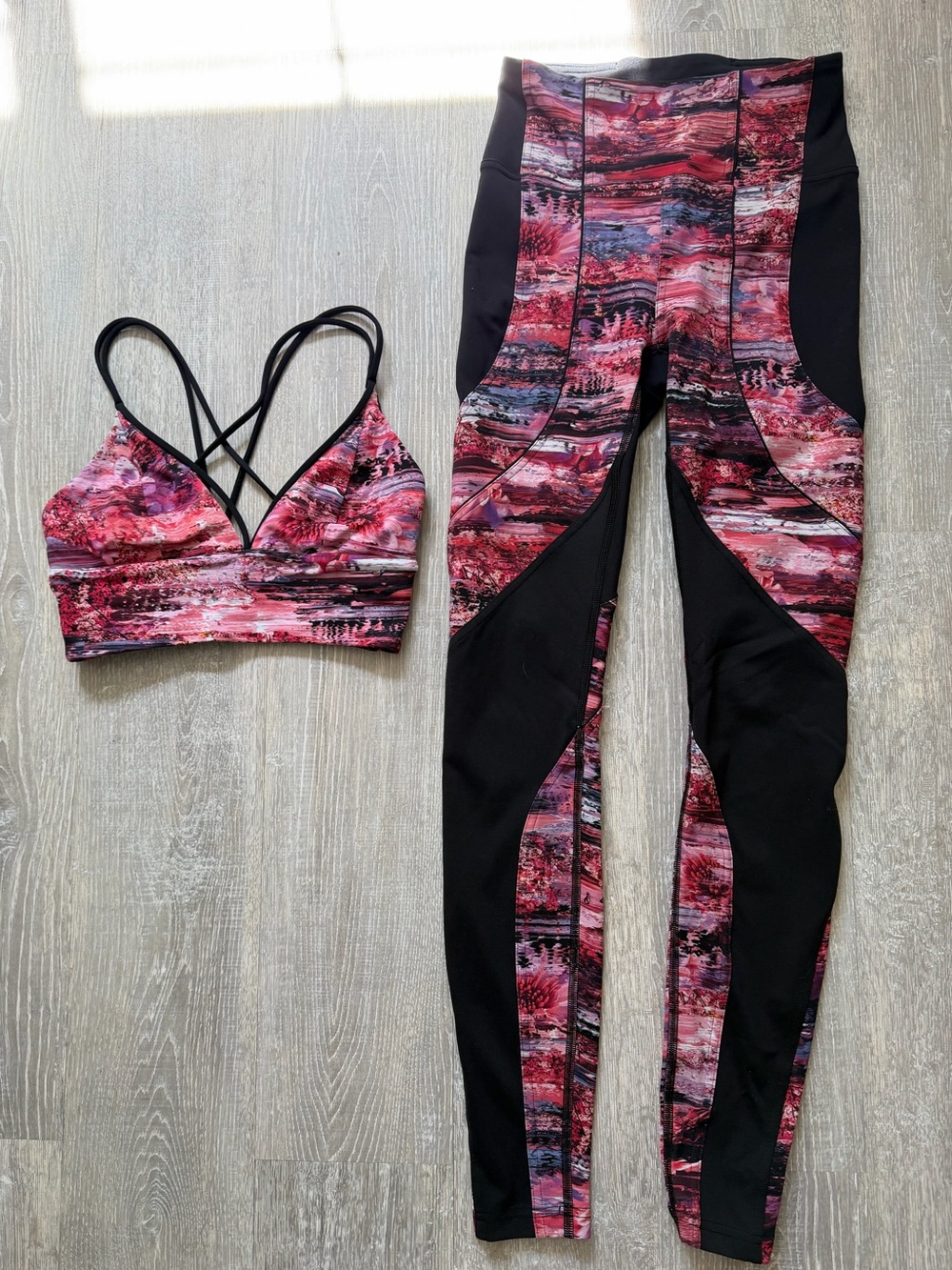 Lululemon Sweat and Repeat rare Leggings & Sports Bra Set